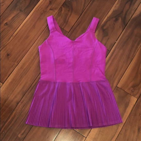 lululemon athletica Tops - Lululemon top barely worn. Size 6